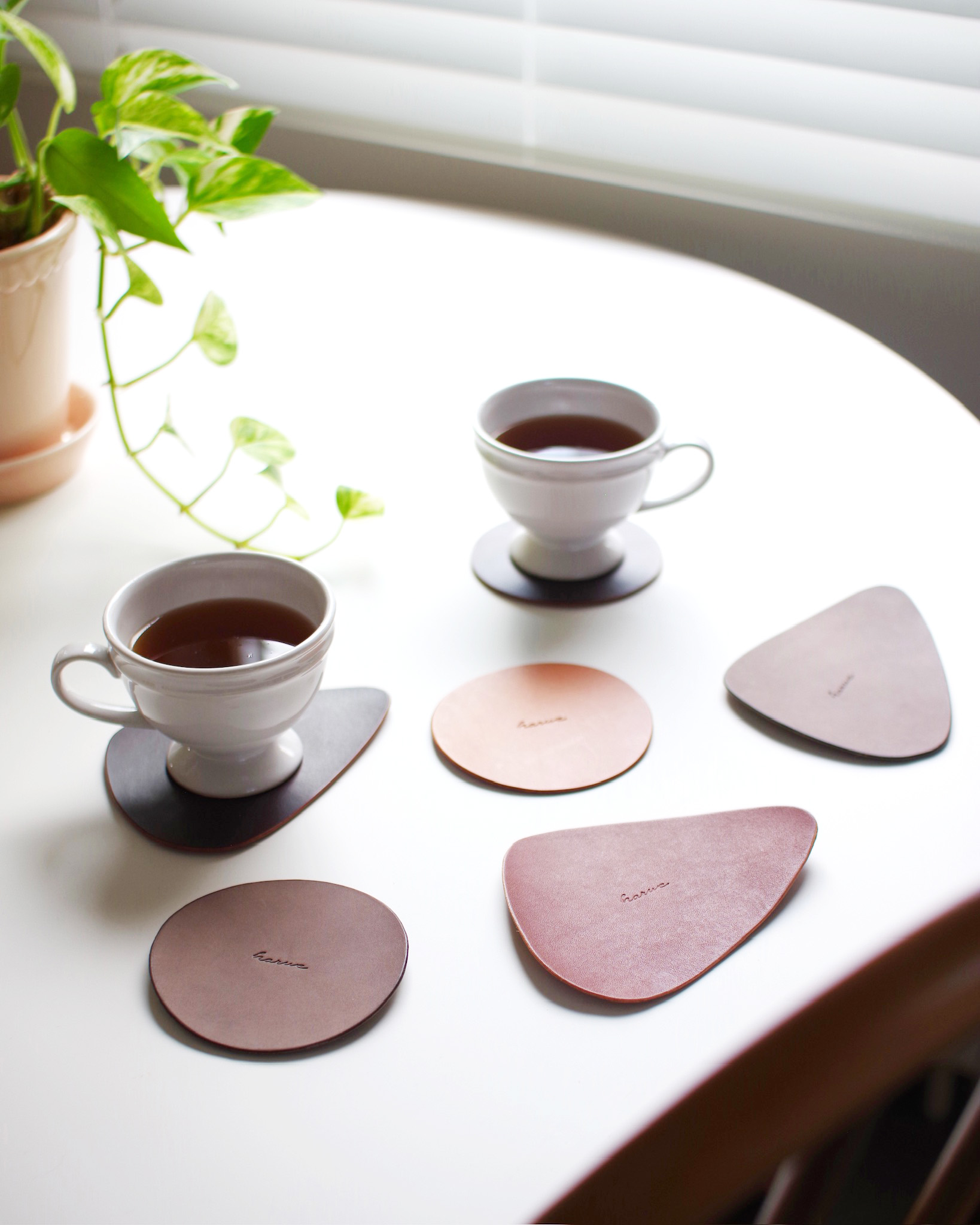 カフェにあるレザー商品